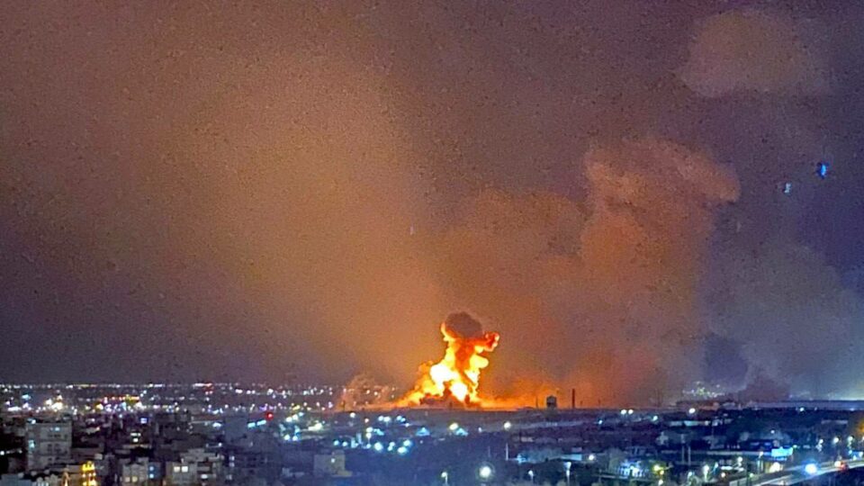 درێژەی هێرشە هاوبەشەکانی ئەمریکا و ئیسرائیل بۆ سەر پێگەکانی کۆماری