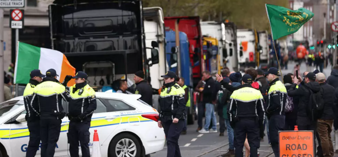 مانگرتنی شۆفێر کامیۆنەکان لە ئیرلەند