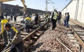 ناڕەزایەتی کرێکارانی ئەبنیەی فەنی ڕێگەی ئاستن لە دوروود و ئەندیمشک