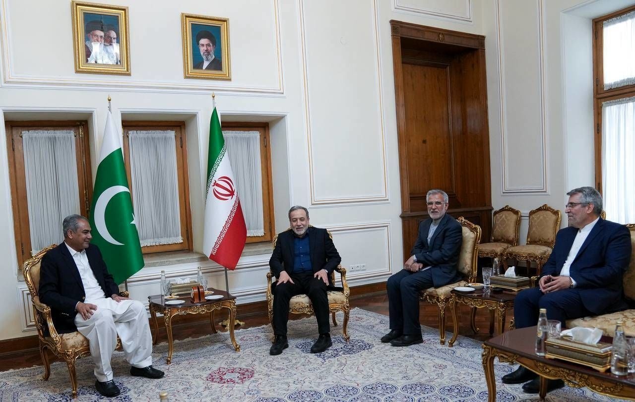 چاوپێکەوتنی وەزیری دەرەوەی پاکستان لەگەڵ عەباسی عەراقچی لە تاران