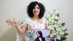 گواستنەوەی نەرگس محەممەدی بۆ نەخۆشخانەی شاری زەنجان