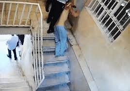 گیانبەختکردنی شارومەندێکی خەڵکی شاری ئیزە لە گرتووخانەکانی ناوەندە ئەمنیەکان