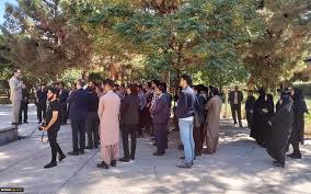کۆبوونەوەی مامۆستایانی زانکۆی فەرهەنگیان