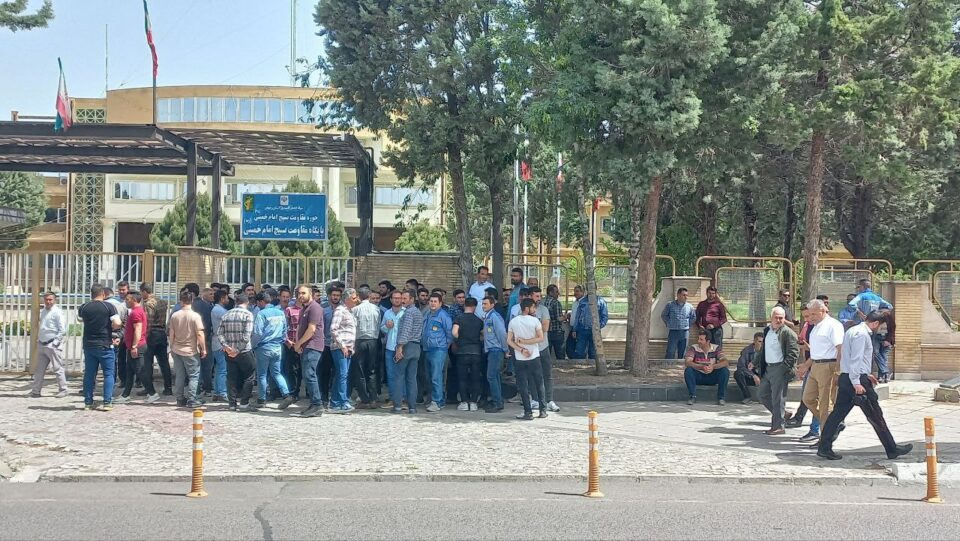 تجمع اعتراضی کارگران ابنیه فنی تراورس