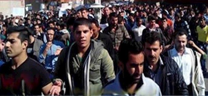 ناڕەزایەتیی گەنجانی خوازیاری کار لە دزفوول