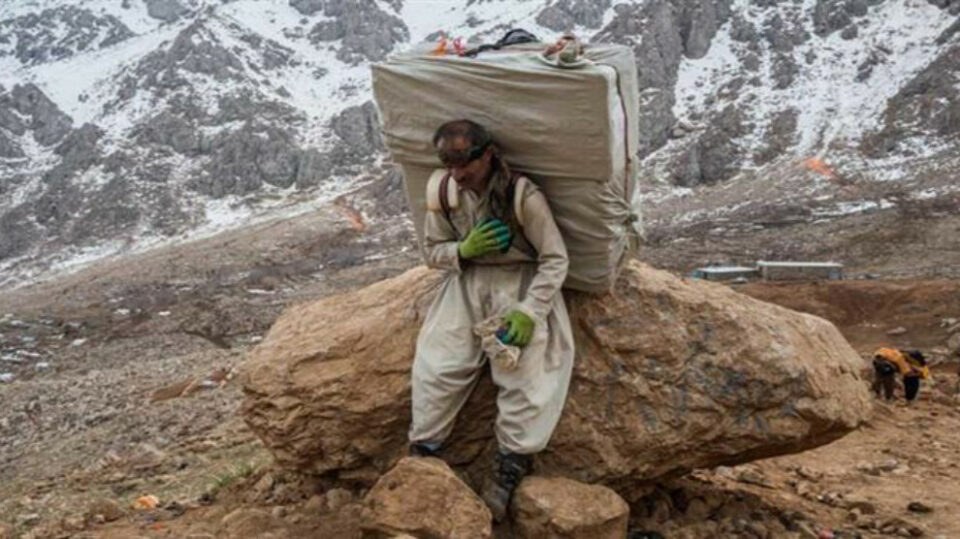 برینداربوونی كۆڵبه‌رێك له‌ سنووری بانه‌ 1