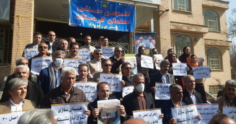 ئازادی کاتی چوار موعەلیمی دەستبەسەرکراو له‌ شاری سەقز 1