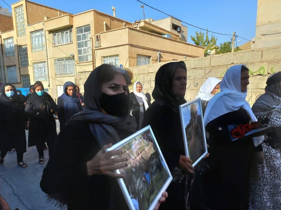 به‌شداری هه‌زاران كه‌س له‌ ڕێوڕه‌سمی سه‌ره‌خۆشی ڕێزان جاوید له‌