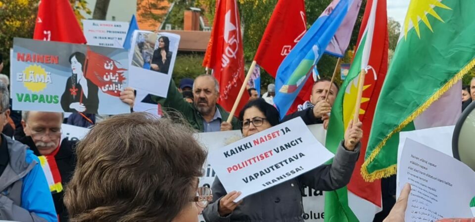 بەڕێوەچوونی کۆبوونەوەی ناڕەزایەتی لە شاری هێلسینکی فینلاند 4