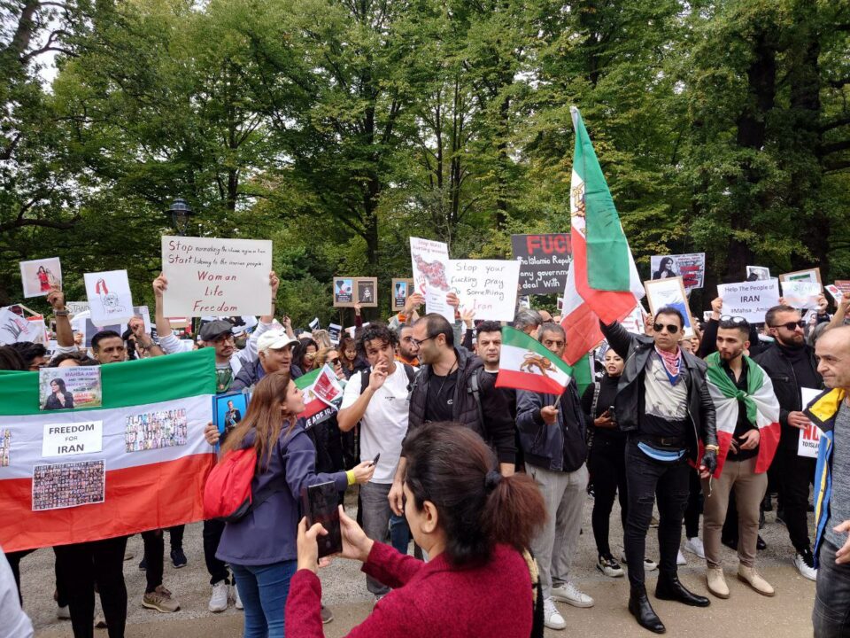 پشتیوانی ئێرانیانی ده‌ره‌وه‌ی وڵات له‌ ڕاپه‌ڕینی گه‌لانی ئێران 2