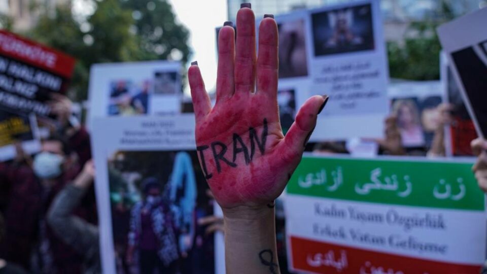 درێژه‌ی خۆپێشاندانه‌كانی له‌ چه‌ند شاری ئێران 1