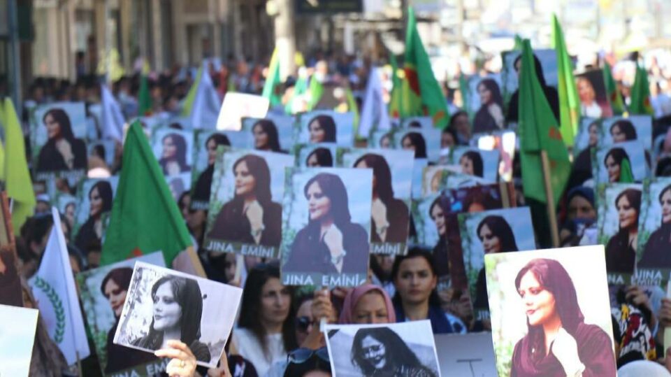 كۆبوونه‌وه‌ی خوێندكارانی زانكۆی ڕۆژئاوا بۆ ئیدانه‌كردنی سه‌ركوتی