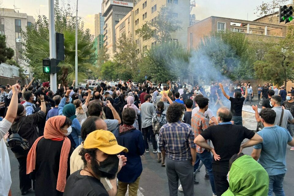 هێرشی هێزه‌كانی ڕژیم بۆ سه‌ر كۆبوونه‌وه‌ی پارێزه‌رانی دادگوسته‌ری