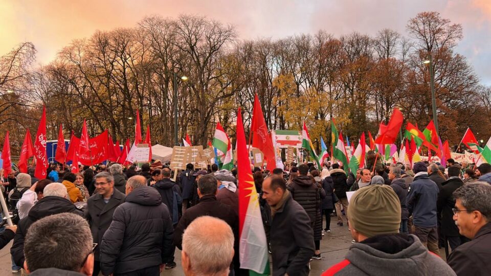 خۆپێشاندان له‌ چه‌ند وڵاتی جیهان بۆ پشتیوانی له‌ خه‌ڵكی ئێران 3