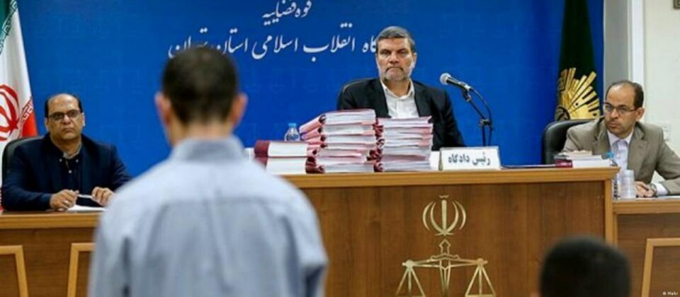 داخوازی ٧٠٠پارێزه‌ر بۆ هه‌ڵوه‌شاندنه‌وه‌ی دادگای ئینقلاب 1