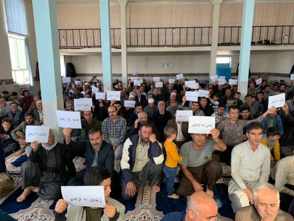 ناڕه‌زایه‌تی خه‌ڵكی دێولان له‌ ئاست ڕژیمی ئیسلامی 2