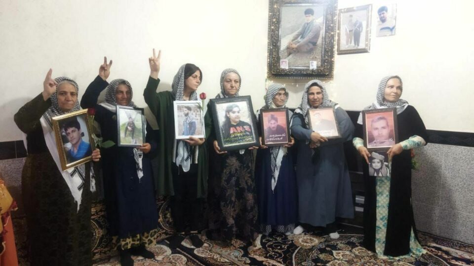 دیداری بنه‌ماڵه‌ی گیانبه‌ختكردووانی سنه‌ له‌گه‌ڵ بنه‌ماڵه‌ی حامید