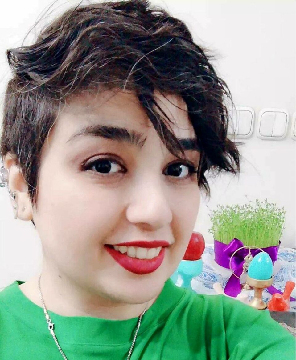 سه‌پاندنی چه‌ندین سزای جۆراوجۆری نایاسایی به‌سه‌ر چالاكێكی مافی