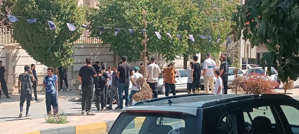 كۆبوونه‌وه‌ی بنه‌ماڵه‌ی ده‌ستبه‌سه‌ركراوانی سه‌راوڵه‌ له‌به‌رده‌م