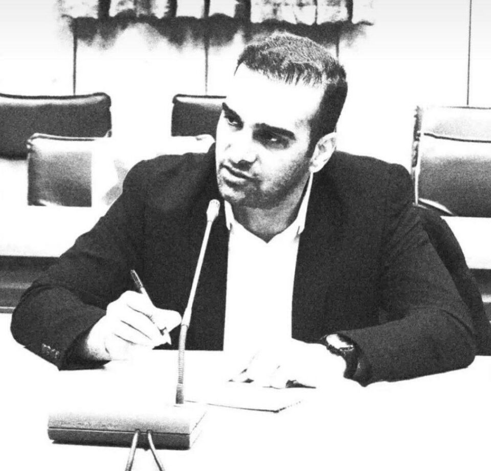 ده‌ستبه‌سه‌ركردنی ڕۆژناومه‌وانێك له‌ شاری مهاباد 1