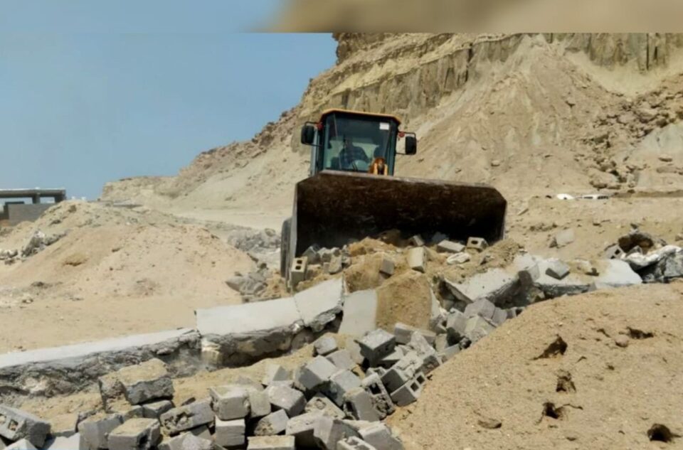 زەوت‌کردنی زەوی و زاری خەڵکی بەلووچ بە بیانووی پاراستنی زەویی میللی