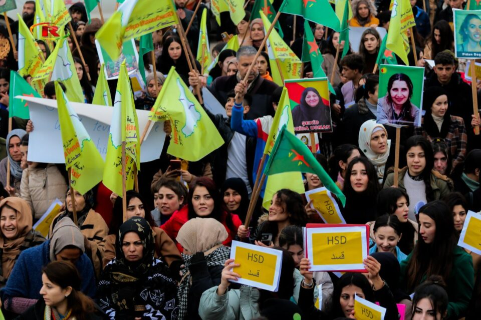 خۆپێشاندانی خه‌ڵكی كانتۆنی جزیر دژ به‌ توركیا 4