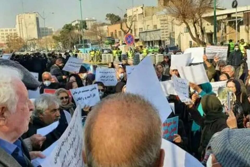 كۆبوونه‌وه‌ی خانه‌نشینكراوانی فه‌رهه‌نگی ساڵی ١٤٠٠ له‌ به‌رانبه‌ر