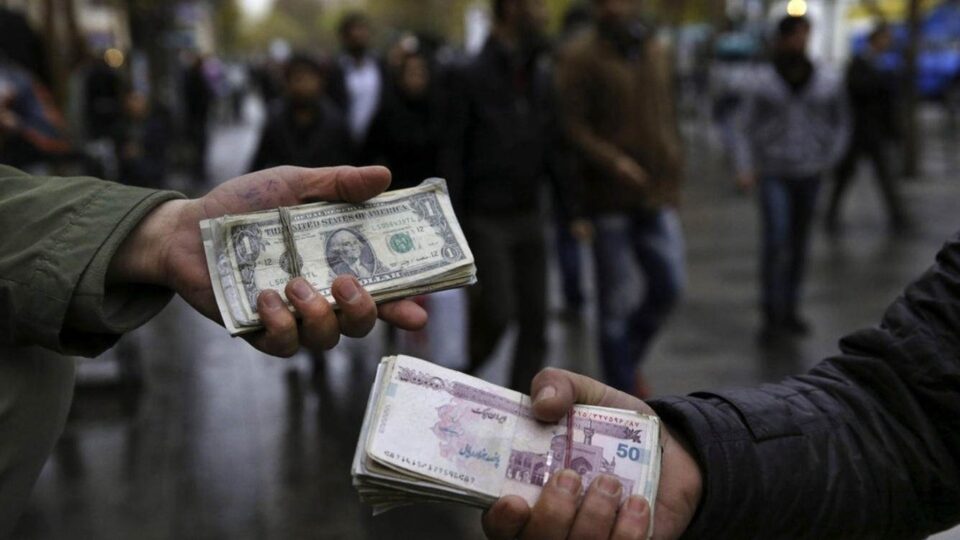 چوونه‌سه‌ره‌وه‌ی نرخی دۆلار بۆ سه‌رووی ٨٠ هه‌زار تمه‌ن 3