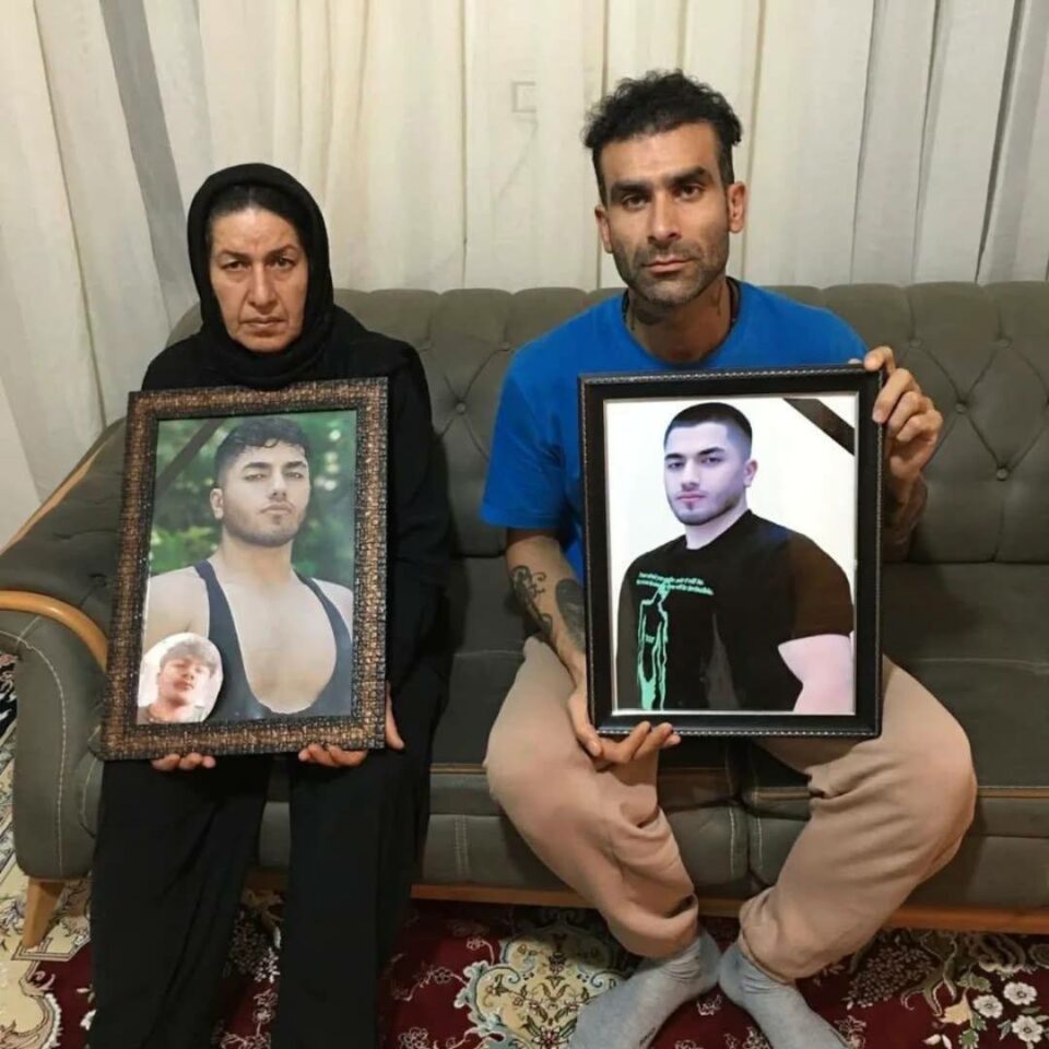 ڕێزلێنان له‌ یادی گیانبه‌ختكردووانی شۆڕش ژینا له‌ سنه‌ و ئیلام 3
