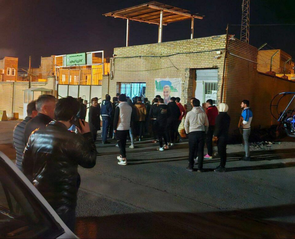 ناڕه‌زایه‌تی كرێكارانی مه‌عده‌نی ئاق ده‌ڕه‌ له‌ مشكین شار 1