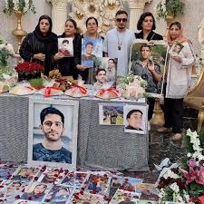 دیداری بنه‌ماڵه‌ دادخوازه‌كانی ئێران له‌گه‌ڵ بنه‌ماڵه‌ی عیرفان خه‌زایی