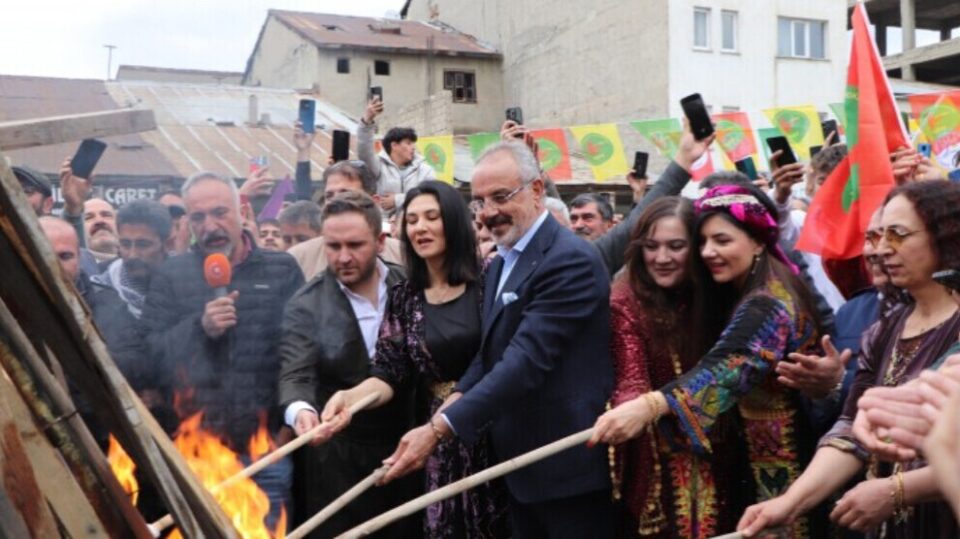 هه‌ڵكردنی ئاگری نه‌ورۆز له‌ ئاگری و سڵۆپی له‌ باكووری كوردستان 2