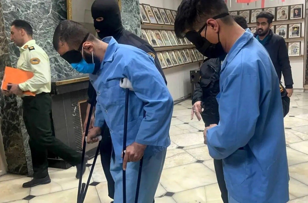 لادان و هەڵەکاری لاوان ئاکامی دەسەڵاتدارێتی دز و تاڵانچییان و گەندەڵ و کۆنەپەرەستانە