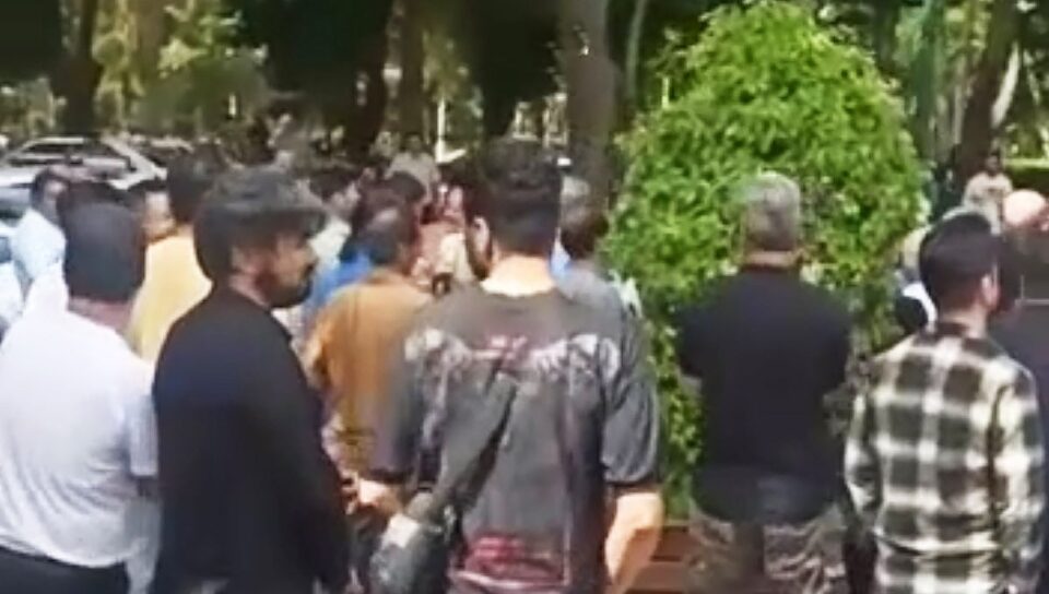 خۆپێشاندانی خه‌ڵكی ئه‌رده‌كانی یه‌زد له‌به‌رده‌م ئیداره‌ی به‌رق