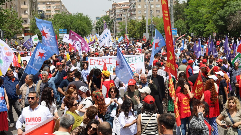 ڕێپێوانی هه‌زاران كه‌سی كرێكاران له‌ باكووری كوردستان