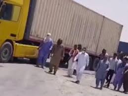 ناڕه‌زایه‌تی شۆفێرانی بارهه‌ڵگر له‌ سنووری میله‌ك