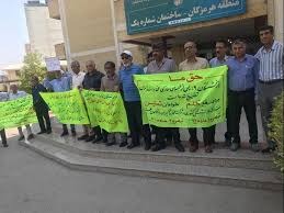 ناڕه‌زایه‌تی كرێكارانی شاغڵ له‌ موخابراتی بووشێهر