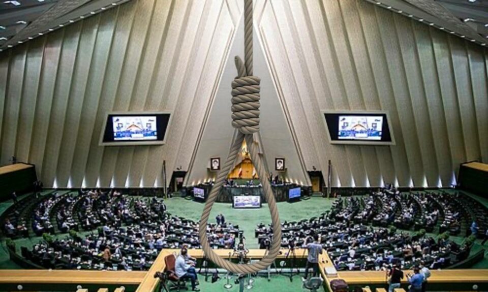 په‌سه‌ندكردنی گه‌ڵاڵه‌ی مه‌جلیس بۆ سزادانی قورسی تۆمه‌تباران به‌